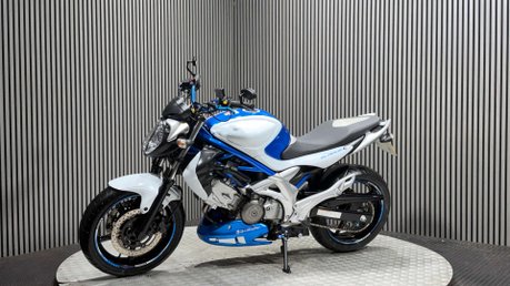 Suzuki Gladius 650 2010 ONLY 26K SV650 MOTOR MOT 08/27 SERVICED A2 650CC 6
