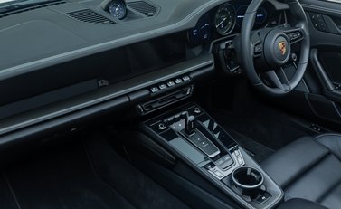 Porsche 911 Targa 4 GTS (992) 21