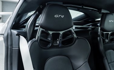 Porsche Cayman GT4 718 16