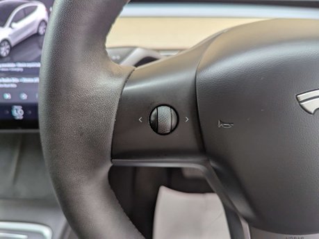 Tesla Model Y ModeL Y Long Range AWD 4WD 5dr 70