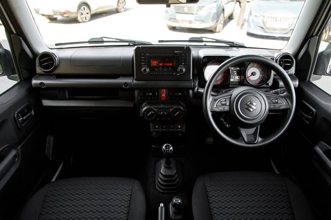 Suzuki Jimny SZ4 3