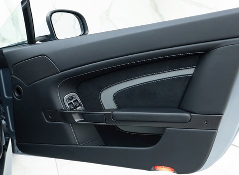 Aston Martin V12 Vantage S 19