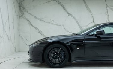 Aston Martin V12 Vantage S Coupe 35