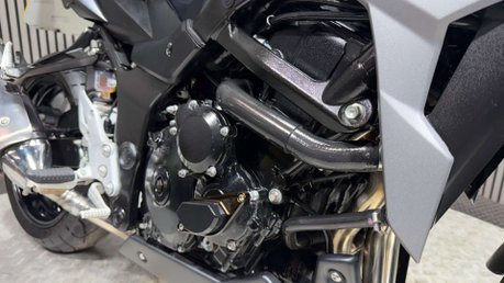 Suzuki GSR750 2013 ONLY 9K STUNNING EXAMPLE LONG MOT NAKED 750CC 17