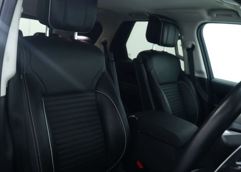 Land Rover Discovery 3.0 Discovery HSE D MHEV Auto 4WD 53