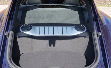 Porsche Cayman GT4 11