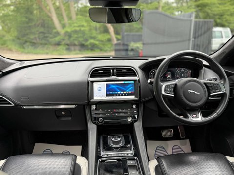 Jaguar F-Pace 3.0 F-PACE S AWD D Auto 4WD 5dr 4