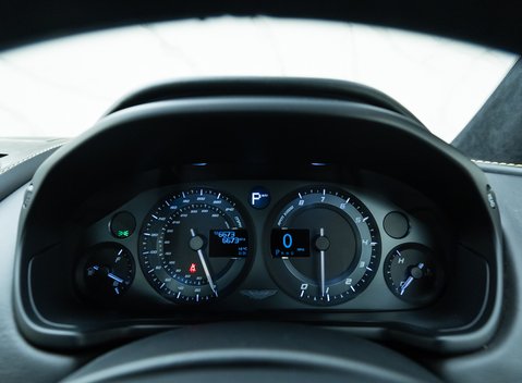 Aston Martin Vanquish S 18