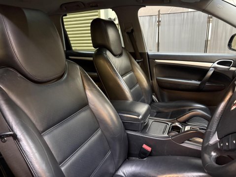 Porsche Cayenne 3.2 V6 Tiptronic S AWD 5dr 8