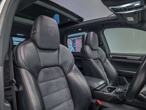 Porsche Cayenne 3.0 Cayenne D Platinum Edition V6 Tiptronic S A 4WD 5dr 12