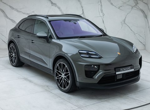 Porsche Macan 4 Electric 11