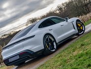 Porsche Taycan TURBO S 20
