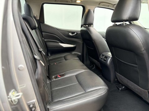 Nissan Navara 2.3 Navara Tekna dCi 4WD 5dr 23