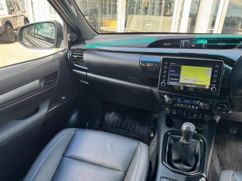 Toyota Hilux INVINCIBLE X 4WD D-4D DCB 27
