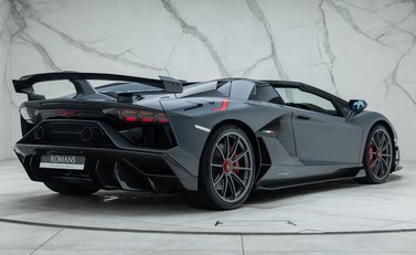 Lamborghini Aventador SVJ LP 770-4 ROADSTER 9