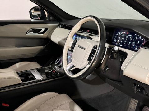 Land Rover Range Rover Velar R-DYNAMIC HSE 16