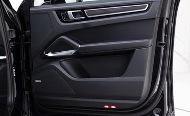 Porsche Cayenne Turbo S E-Hybrid Coupe 24