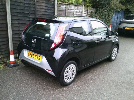 Toyota Aygo VVT-I X-PLAY ONLY 32,000 MILES FROM NEW 2