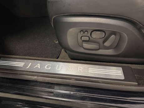 Jaguar XF 3.0d S V6 Premium Luxury Saloon 4dr Diesel Auto Euro 5 (s/s) (275 ps) 10