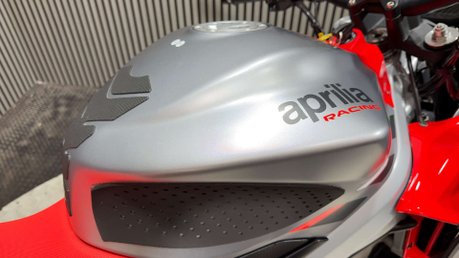 Aprilia Tuono 660 2021 ONLY 11K STUNNING BIKE NEW TYRES MID WEIGHT NAKED 16