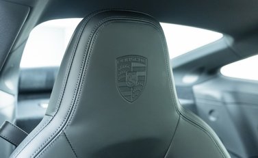 Porsche 911 GT3 Touring (992) 17