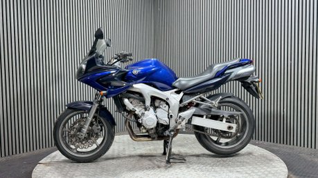 Yamaha FZ 2004 HIGH MILEAGE COMMUTER BIKE / PARTS BIKE 600CC 4