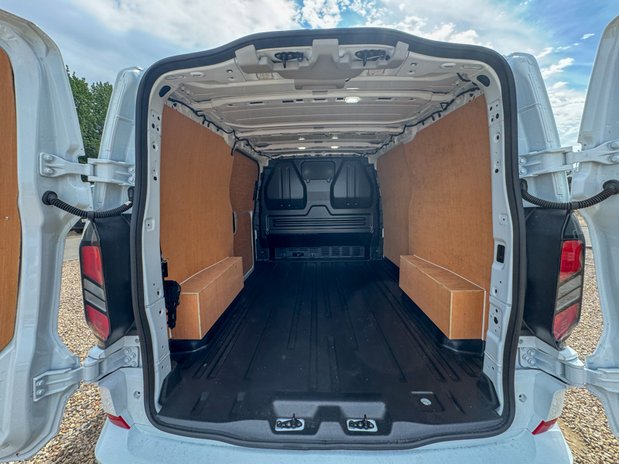 Ford Transit Custom SWB L1H1 Low Roof Limited 280 Air Con Alloys Sensors Cam EURO 6 9