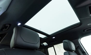 Land Rover Defender 110 V8 11