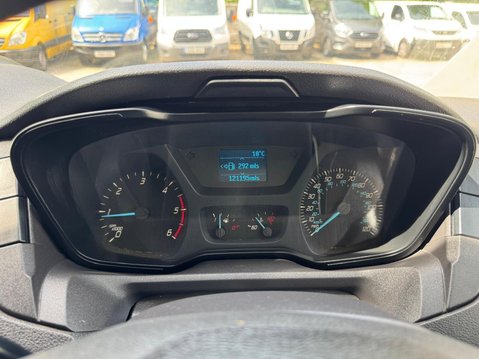 Ford Transit 2.0 350 EcoBlue RWD L2 H1 Euro 6 2dr (DRW) 25