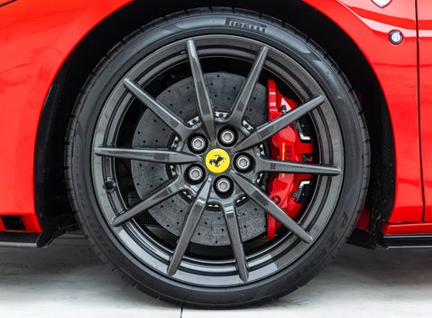 Ferrari F8 Spider 22