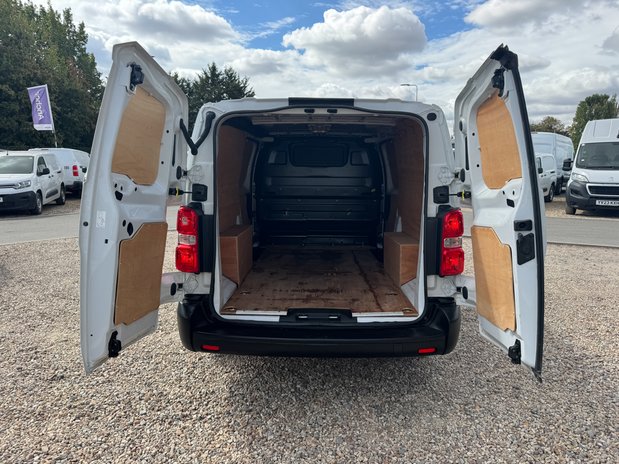 Peugeot Expert XLWB L3H1 Low Roof Professional 2900 Air Con EURO 6 8