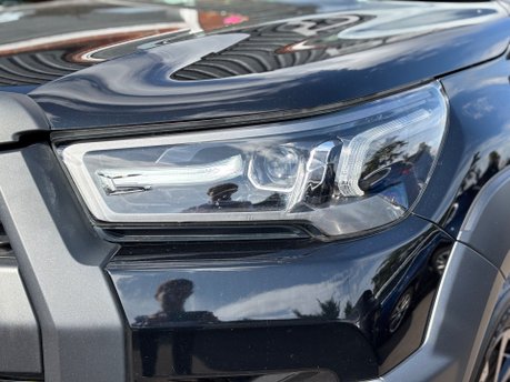 Toyota Hilux 2.8 D-4D Invincible X Pickup Double Cab 4dr Diesel Auto 4WD Euro 6 (204 ps) 6