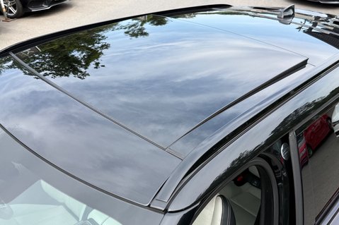 Land Rover Range Rover Velar R-DYNAMIC HSE - ALL BLACK - SLIDING PAN ROOF -2 OWNERS - SERVICE HISTORY 22