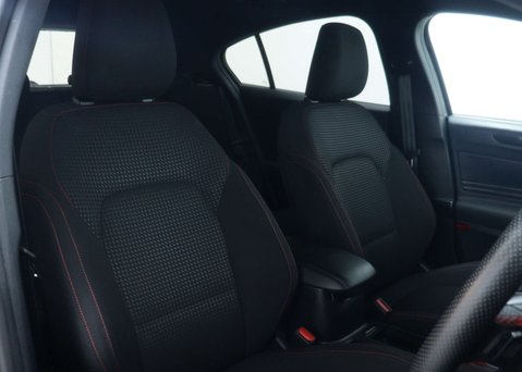 Ford Focus 1.0 Focus ST-Line MHEV Auto 5dr 39