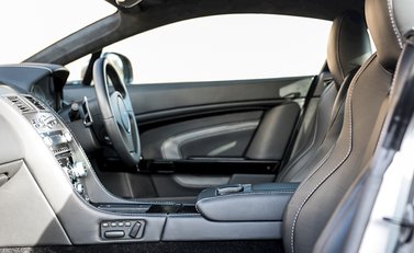 Aston Martin V12 Vantage S 13