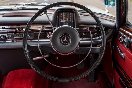 Mercedes-Benz S Class 300SE Fintail W112 "Königsflosse" 18