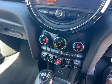 Mini Hatch 2.0 CHALLENGE 210 EDITION AUTOMATIC 3dr 17