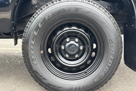 Toyota Hilux Active ECB 4WD D-4D Pickup 30