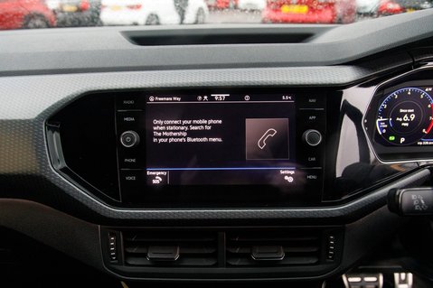 Volkswagen T-Cross R-LINE TSI DSG 26