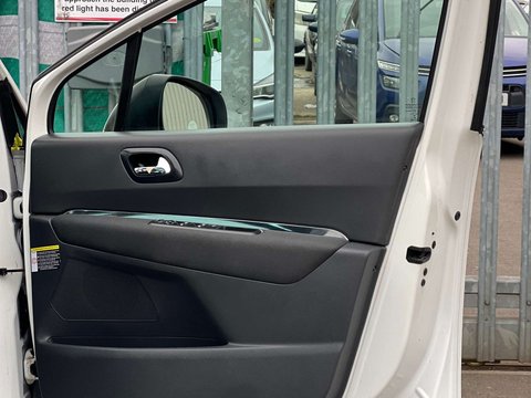 Peugeot 5008 1.6 5008 Allure Blue HDi S/S 5dr 52