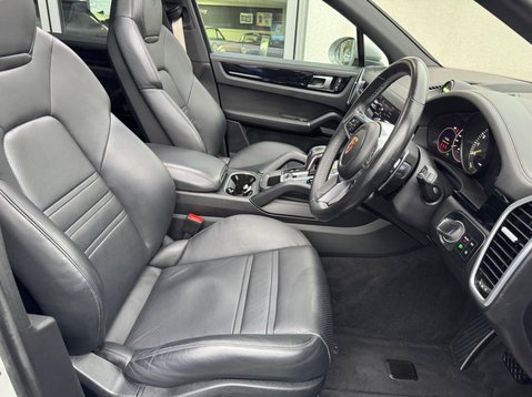 Porsche Cayenne V6 PLATINUM EDITION 25