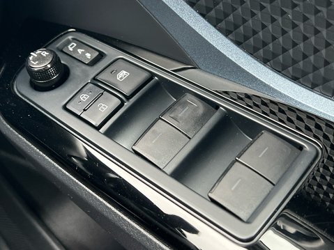 Toyota C-HR DESIGN 35