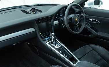 Porsche 911 GT3 (991.2) 18