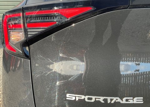 Kia Sportage 1.6 T-GDi HEV Pure 13