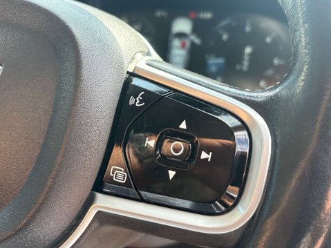 Volvo XC90 2.0 D5 PowerPulse Momentum SUV 5dr Diesel Auto 4WD Euro 6 (s/s) (235 ps) 28