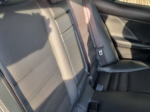 Lexus Is 300H PREMIER 27