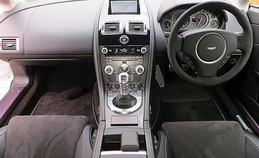 Aston Martin V12 Vantage 12