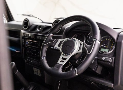 Land Rover Defender 110 XS 8