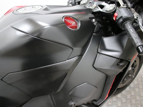 Honda CBR1000RR Fireblade CBR 1000 RR FIREBLADE ABS RA-J 30