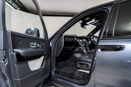 Rolls-Royce Cullinan V12. DYNAMIC PACKAGE. ACTIVE CRUISE. SHOOTING STAR HEADLINER. HUD 14